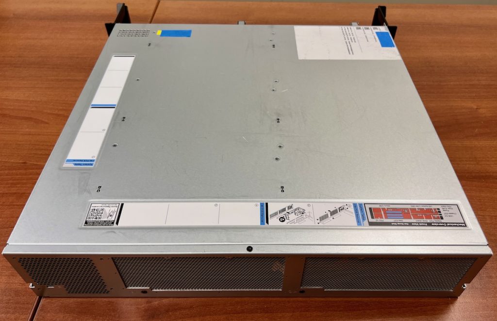 Dell PowerEdge XR8000 后置机箱