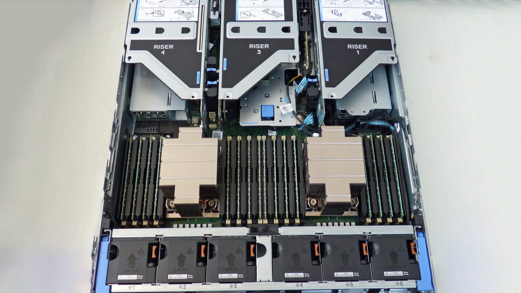 DellEMC PowerEdge R750 内部设计