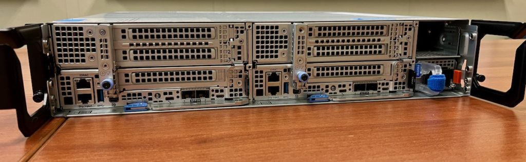 Dell PowerEdge XR8000 前置 2U 节点配置